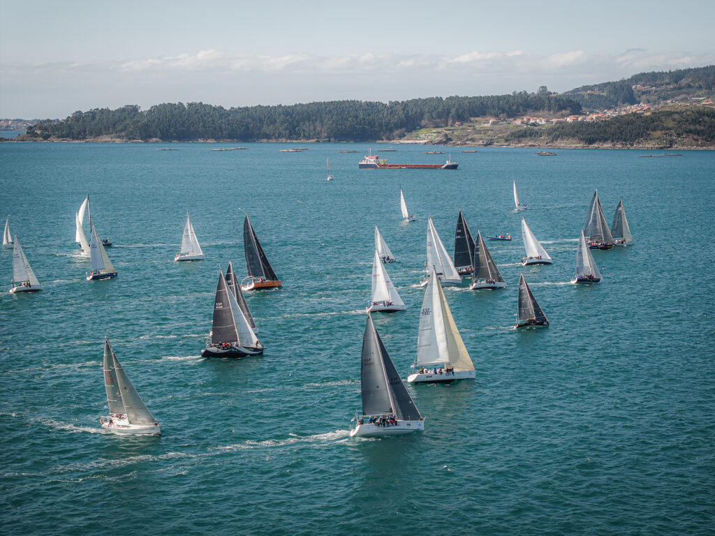 COMBARRO ACOGE UN DECISIVO PENÚLTIMO ASALTO DE LA 12ª REGATA INTERCLUBES RÍA DE PONTEVEDRA