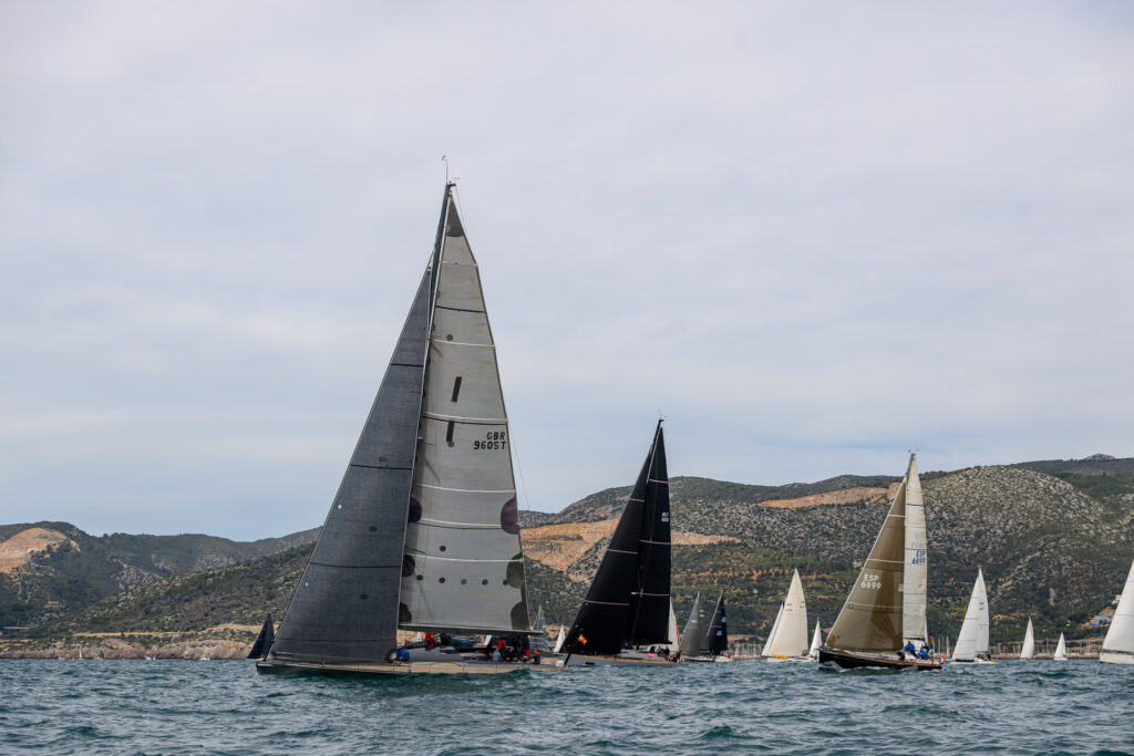 LA RUTA DE LA SAL SUELTA AMARRAS CON CONDICIONES DE BATIR EL RÉCORD EN LA VERSIÓN BARCELONA