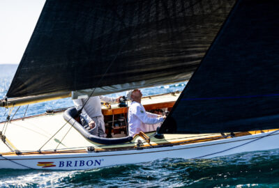 R.C.N. SANXENXO. EL «BRIBÓN» SE IMPONE EN EL TROFEO XACOBEO Y REFUERZA SU LIDERATO EN LA LIGA 6M