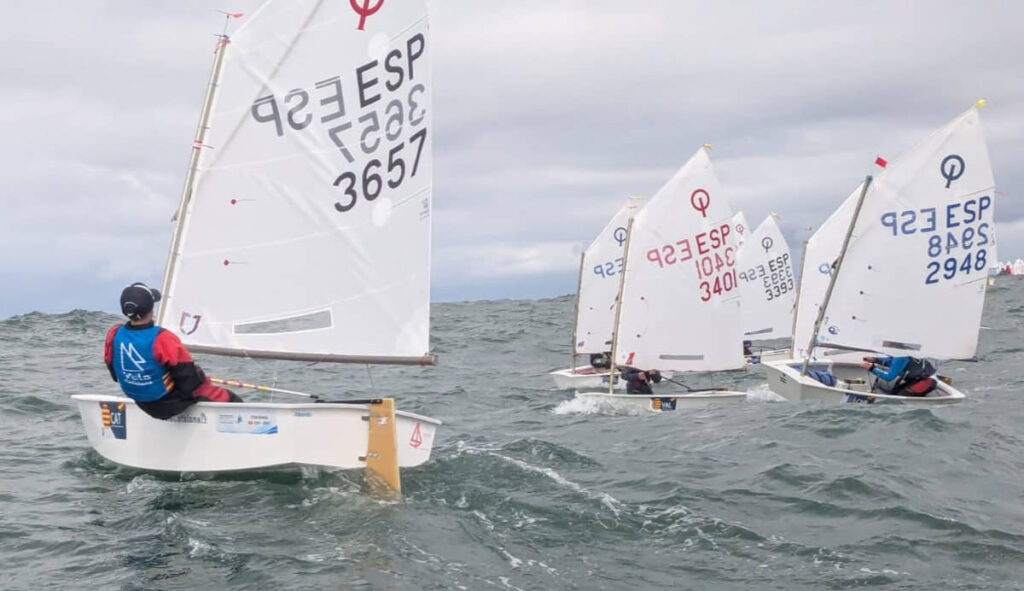 DANI CAPA NUEVO LÍDER DEL CAMPEONATO DE ESPAÑA DE OPTIMIST 2026