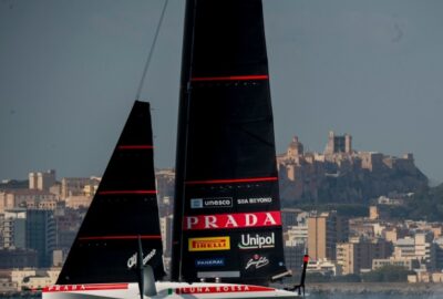 A FALTA DE UN MES PARA LA REGATA PRELIMINAR DE LA 38ª COPA AMÉRICA LOUIS VUITTON EN CERDEÑA
