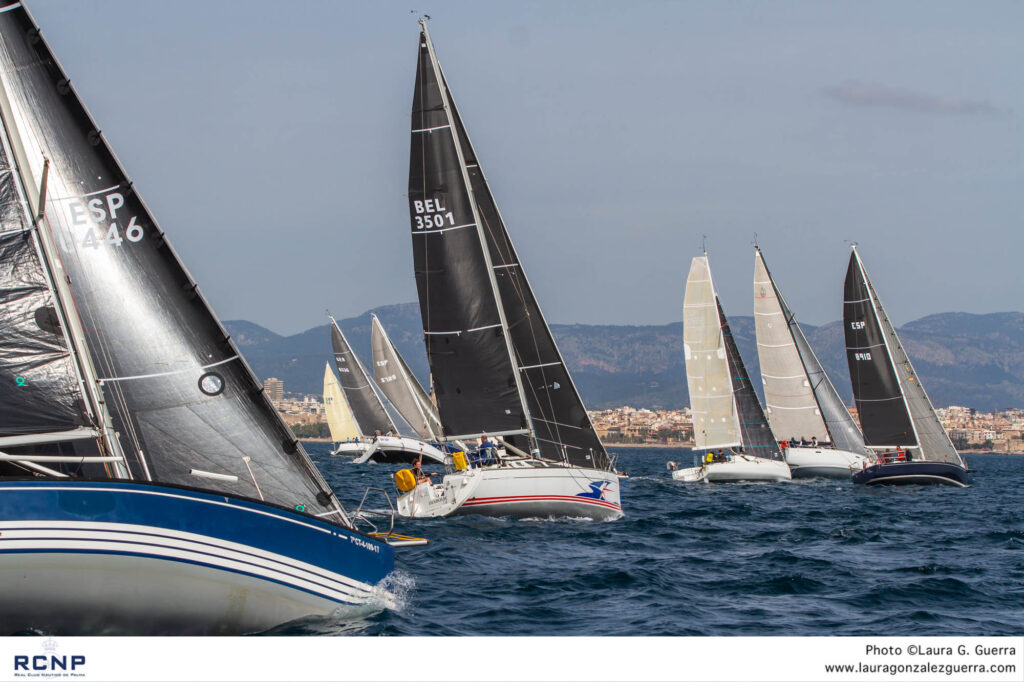 R.C.N. PALMA. LA VOLTA A MALLORCA A3 CONVOCA A 30 TRIPULACIONES DE CRUCERO