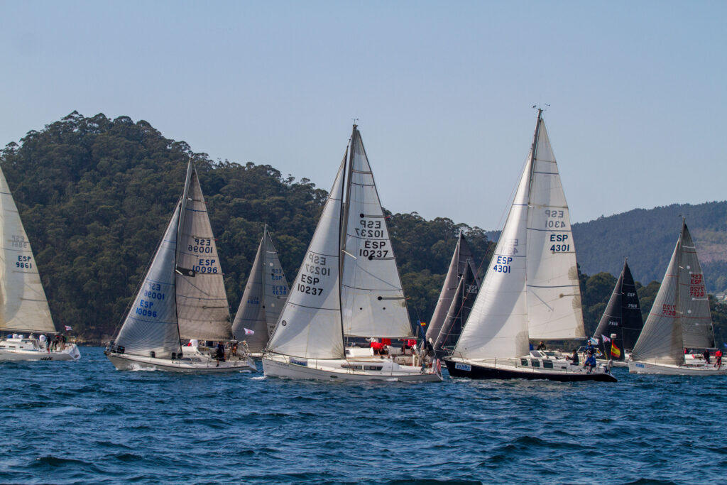 LA RÍA DE PONTEVEDRA SE PREPARA PARA LA GRAN FINAL DE LA 12ª REGATA INTERCLUBES RÍA DE PONTEVEDRA