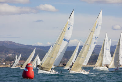 M.R.C.Y. BAYONA. LA LIGA DE INVIERNO BAITRA J80 SE DECIDE ESTE SÁBADO EN BAIONA