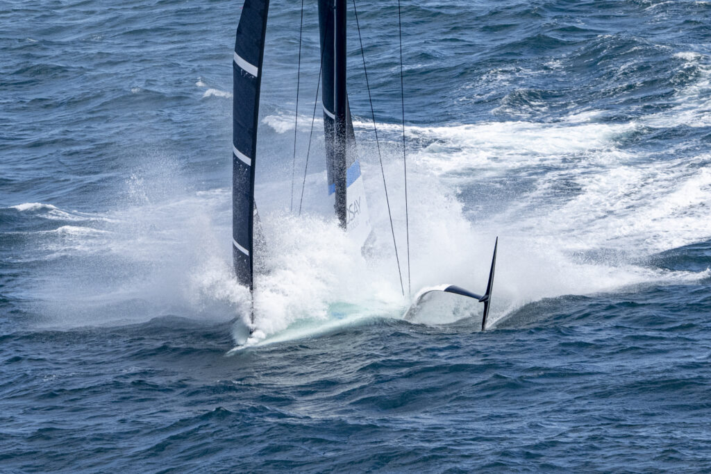 38ª REGATA PRELIMINAR LOUIS VUITTON AMERICA’S CUP. MUJERES Y JÓVENES REINAN EN LAS IMPRESIONANTES CONDICIONES DE CERDEÑA