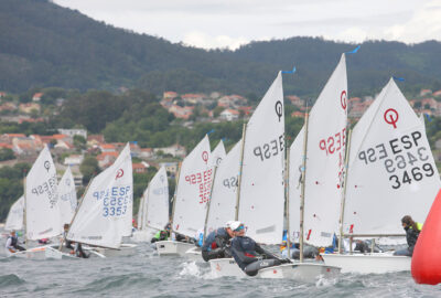 R.C.N. VIGO. ESPECTÁCULAR ARRANQUE DEL BALEAR PALOU (R.C.N. PALMA) EN EL INICIO DE LA COPA DE ESPAÑA DE OPTIMIST