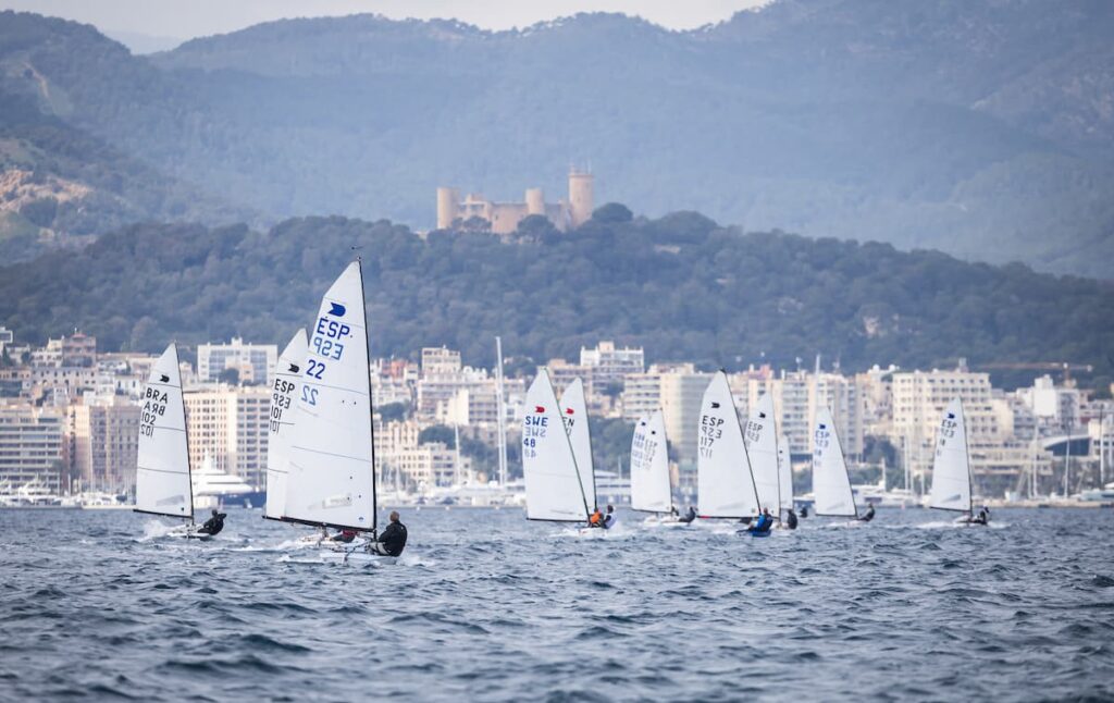 EL CAMPEONATO DE BALEARES DE SNIPE Y OK DINGHY REÚNE A 30 REGATISTAS EN EL CLUB DE MAR MALLORCA