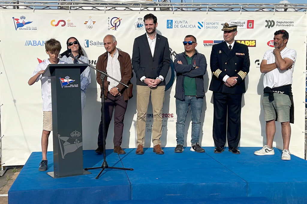 R.C.N. VIGO. «TONE» PÉREZ PIDIÓ  A LA FLOTA QUE DISFRUTE DE VIGO Y DE ESTA CONVIVENCIA EN EL ARRANQUE DE LA COPA DE ESPAÑA DE OPTIMIST