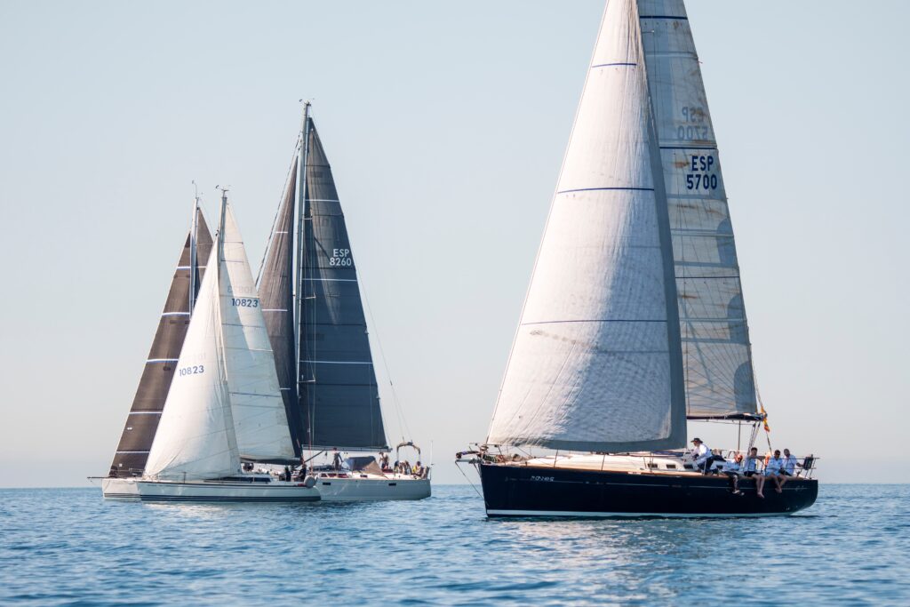 MÁS DE 100 REGATISTAS NAVEGAN RUMBO A MALLORCA EN LA REGATA BAHÍA DE POLLENÇA