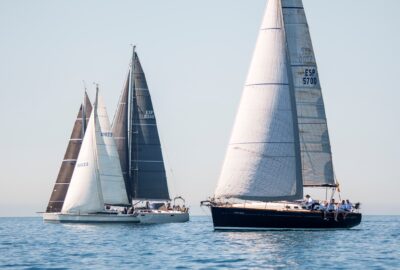 MÁS DE 100 REGATISTAS NAVEGAN RUMBO A MALLORCA EN LA REGATA BAHÍA DE POLLENÇA