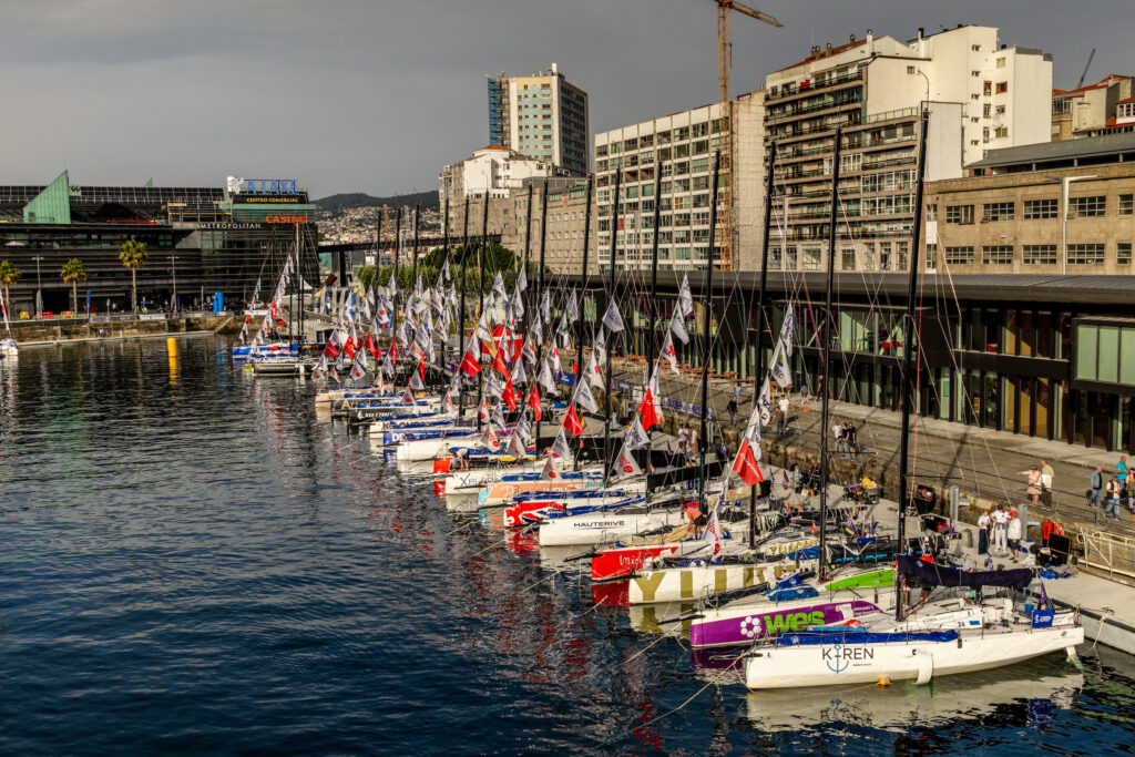 VIGO DISFRUTA DE LA SOLITAIRE DU FIGARO PAPREC EN SU JORNADA DE DESCANSO