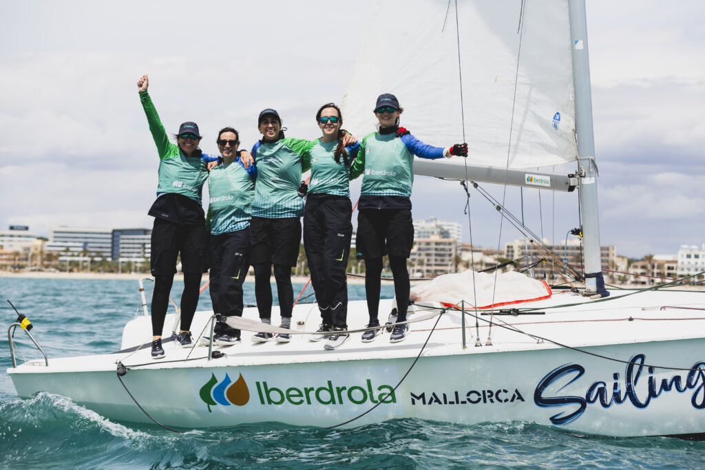 C.N. S’ARENAL. EL «NATULIM SAILING TEAM» VUELVE A GANAR EN LA LIGA FEMENINA DE VELA IBERDROLA