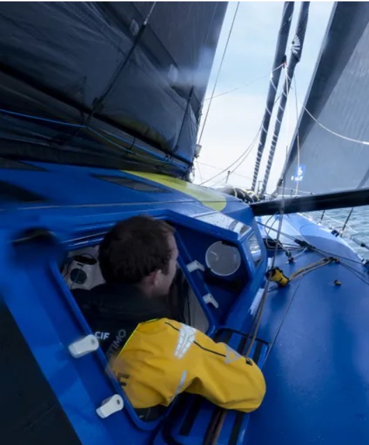 VENDÉE ARCTIQUE. SAM GOODCHILD PRIMERO EN FRANQUEAER EL CÍRCULO POLAR ÁRTICO