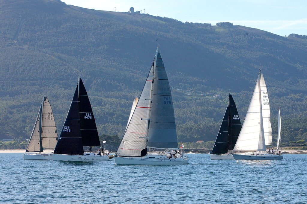 «CORISCO III» RECOGE EL LANZE DEL «SIRADELLA» Y SE LLEVA LA SEGUNDA JORNADA EN TIEMPO REAL DEL DESAFÍO RÍAS BAIXAS NB21