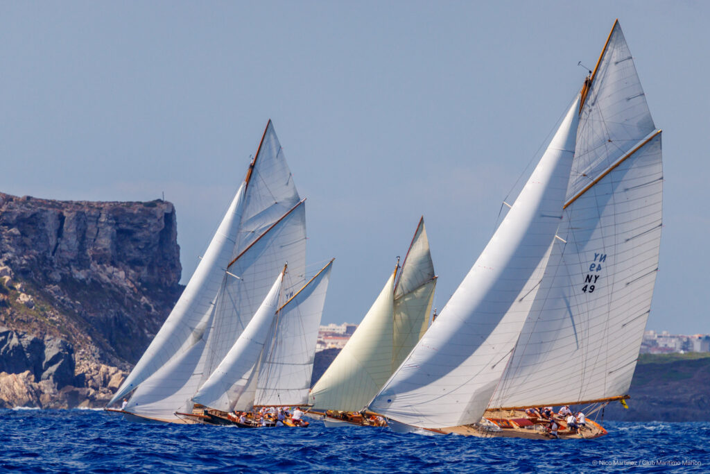 LA XXII COPA DEL REY REPSOL DE BARCOS DE ÉPOCA REÚNE EN MAHÓN A LOS GRANDES CLÁSICOS DE LA VELA INTERNACIONAL