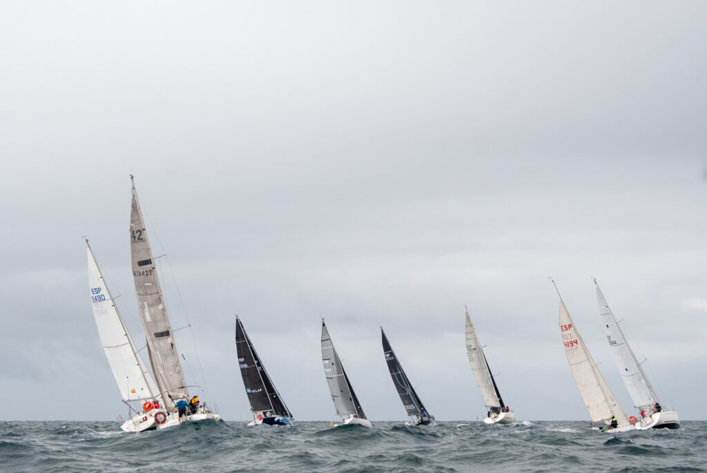 «ANDARAX BI» COMIENZA LIDERANDO LA XXVII SEMANA ASTURIANA DE VELA