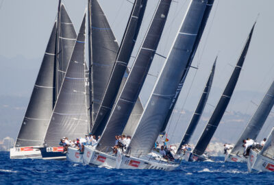 EL CAMPEÓN DEL MUNDO «PEZ DE ABRIL» LIDERA LA BATALLA POR LOS CLUBSWAN 42 EN LA 44ª COPA DEL REY MAPFRE