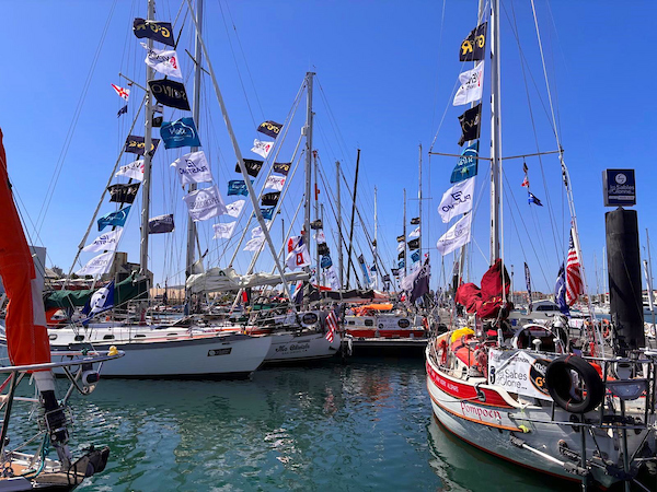 LES SABLES D’OLONNE DA LA BIENVENIDA A LA FLOTA DE LA MCINTYRE GGR MIENTRAS COMIENZA LA CUENTA ATRÁS