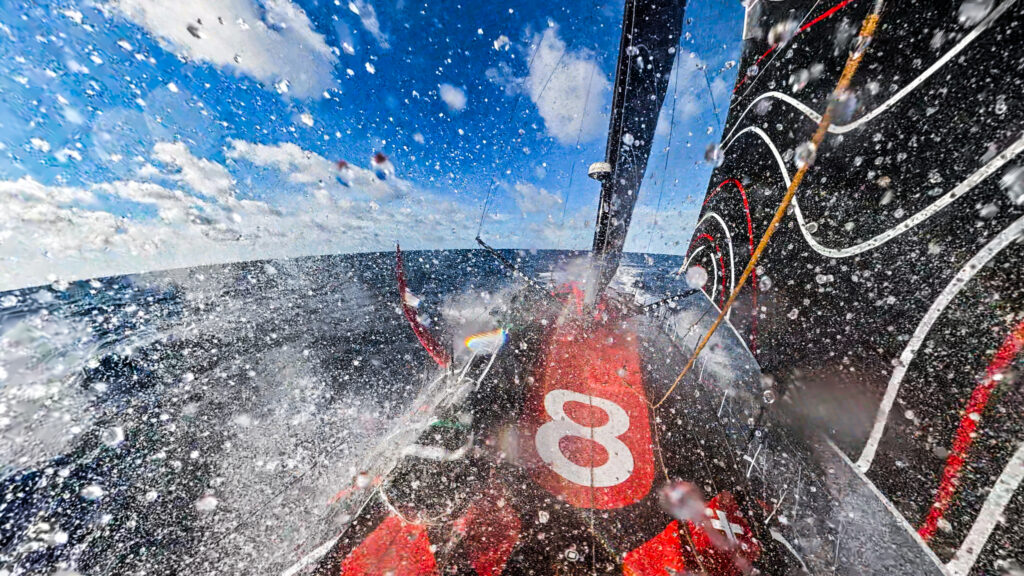THE OCEAN RACE ATLANTIC 2026. «TEAM MALIZIA» DEFIENDE SU LIDERATO MIENTRAS LA FLOTA TOMA POSICIONES PARA GESTIONAR LA BORRASCA