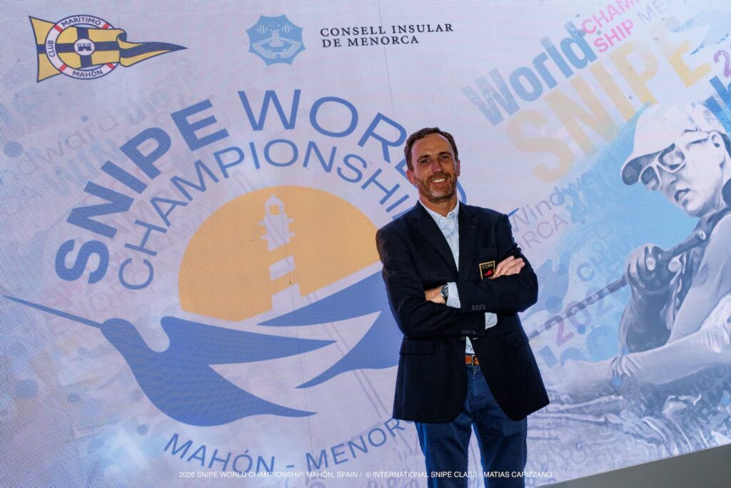 CAMPEONATO DEL MUNDO SNIPE 2026. MARTÍN BERMÚDEZ DE LA PUENTE: «MAHÓN ESTÁ SUPERANDO LAS EXPECTATIVAS DE LA SCIRA»