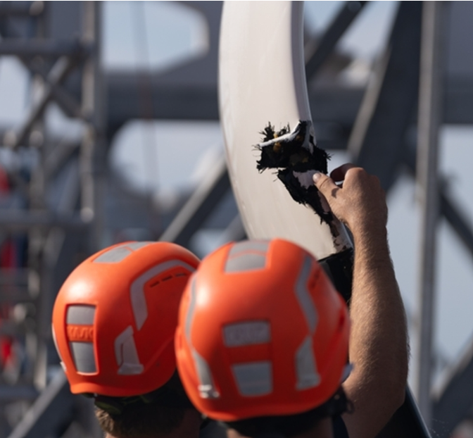 38TH AMERICA’S CUP LOUIS VUITTON. GB1 SUFRE DAÑOS EN SU AC40 TRAS UN INCIDENTE EN EL GOLFO DE NÁPOLES