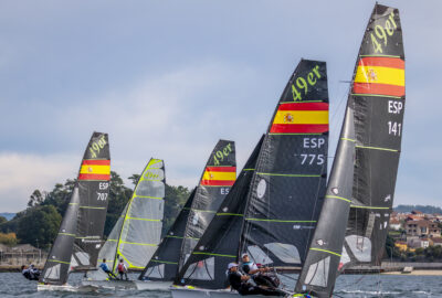 LOS PRIMEROS LÍDERES TOMAN POSICIONES EN EL PODIO PROVISIONAL DEL CAMPEONATO DE ESPAÑA DE 470 Y 49ER
