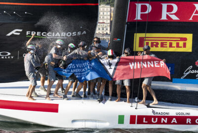38TH AMERICA’S CUP LOUIS VUITTON. PR2. «LUNA ROSSA» LOGRA UNA VICTORIA ESPECTÁCULAR Y DECISIVA EN NÁPOLES